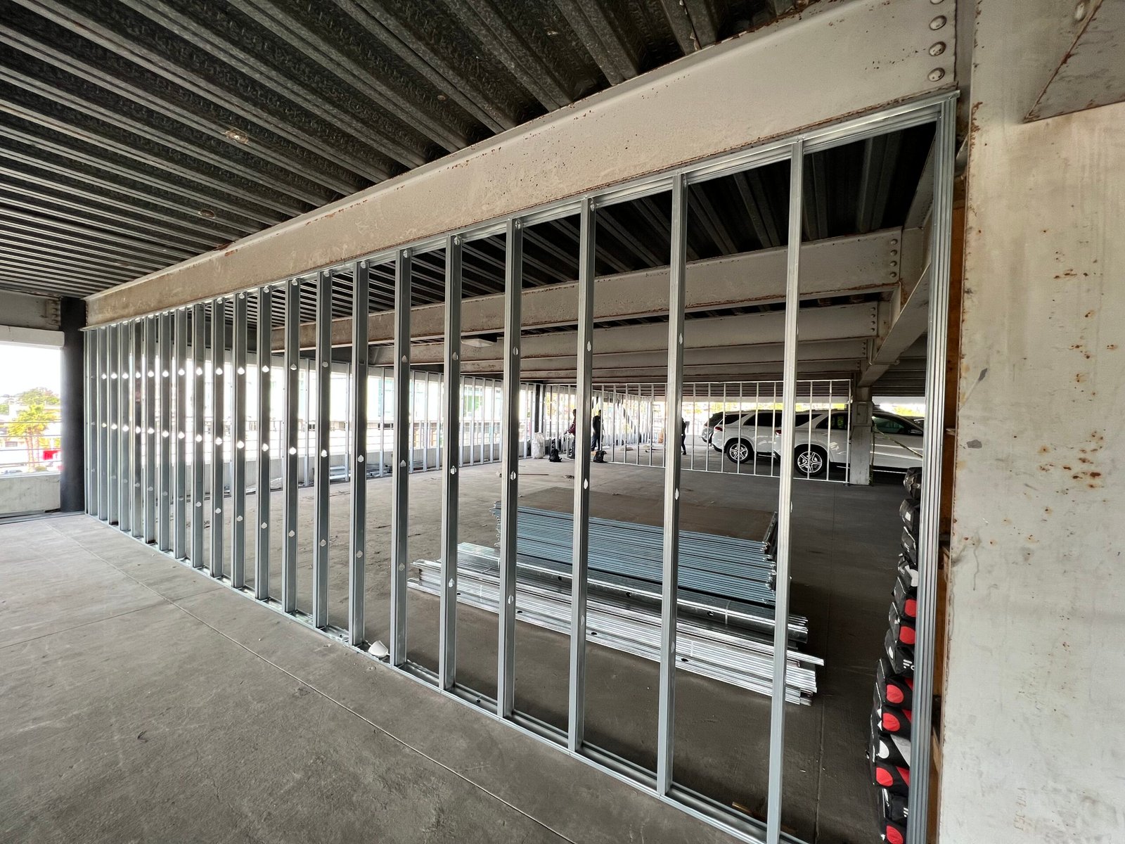 Perfiles metálicos galvanizados en ampliación de Mercedes Benz Tijuana